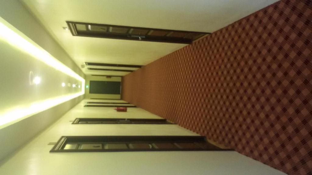 Virati Hotel Янгон Экстерьер фото