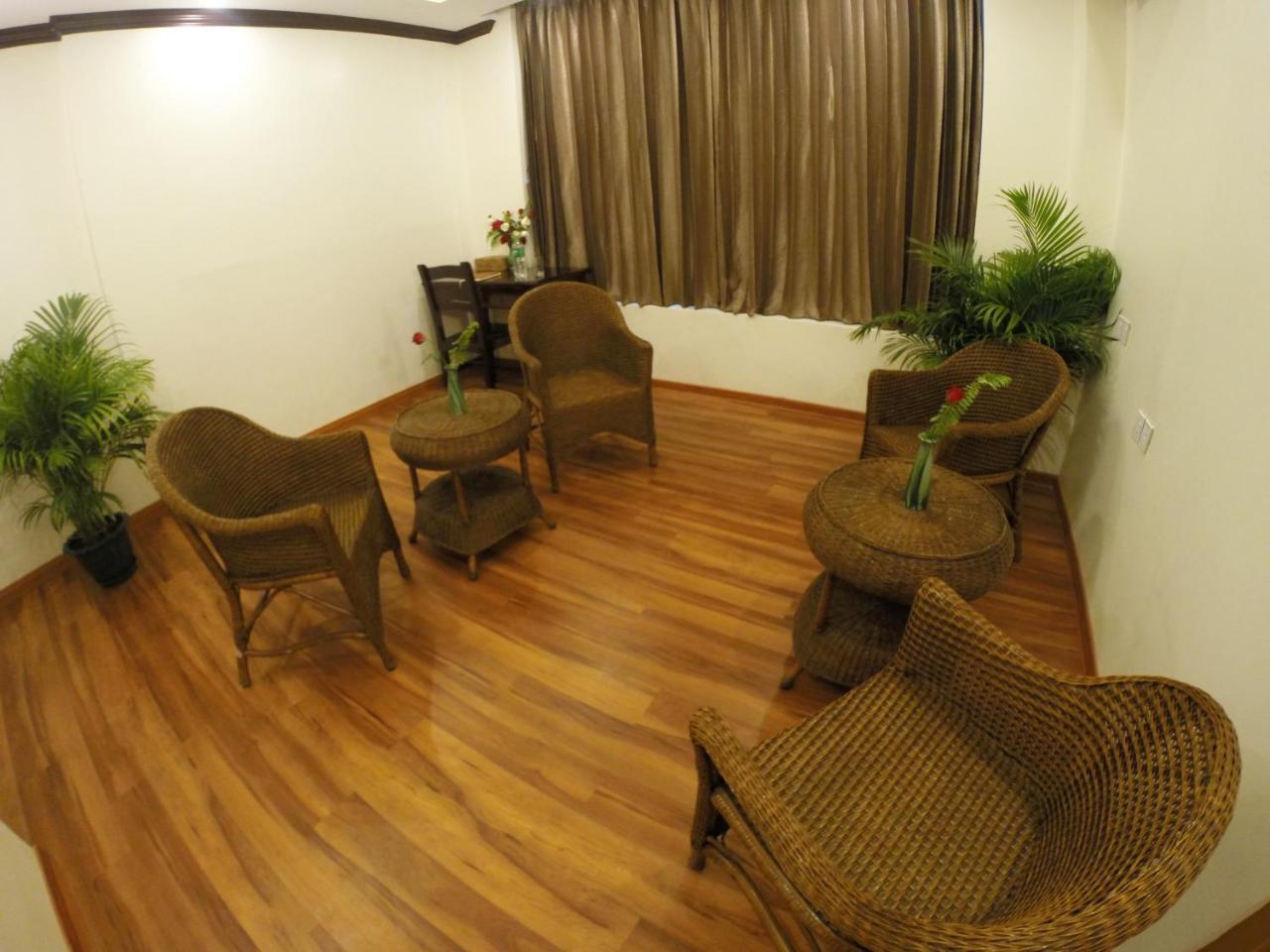 Virati Hotel Янгон Экстерьер фото