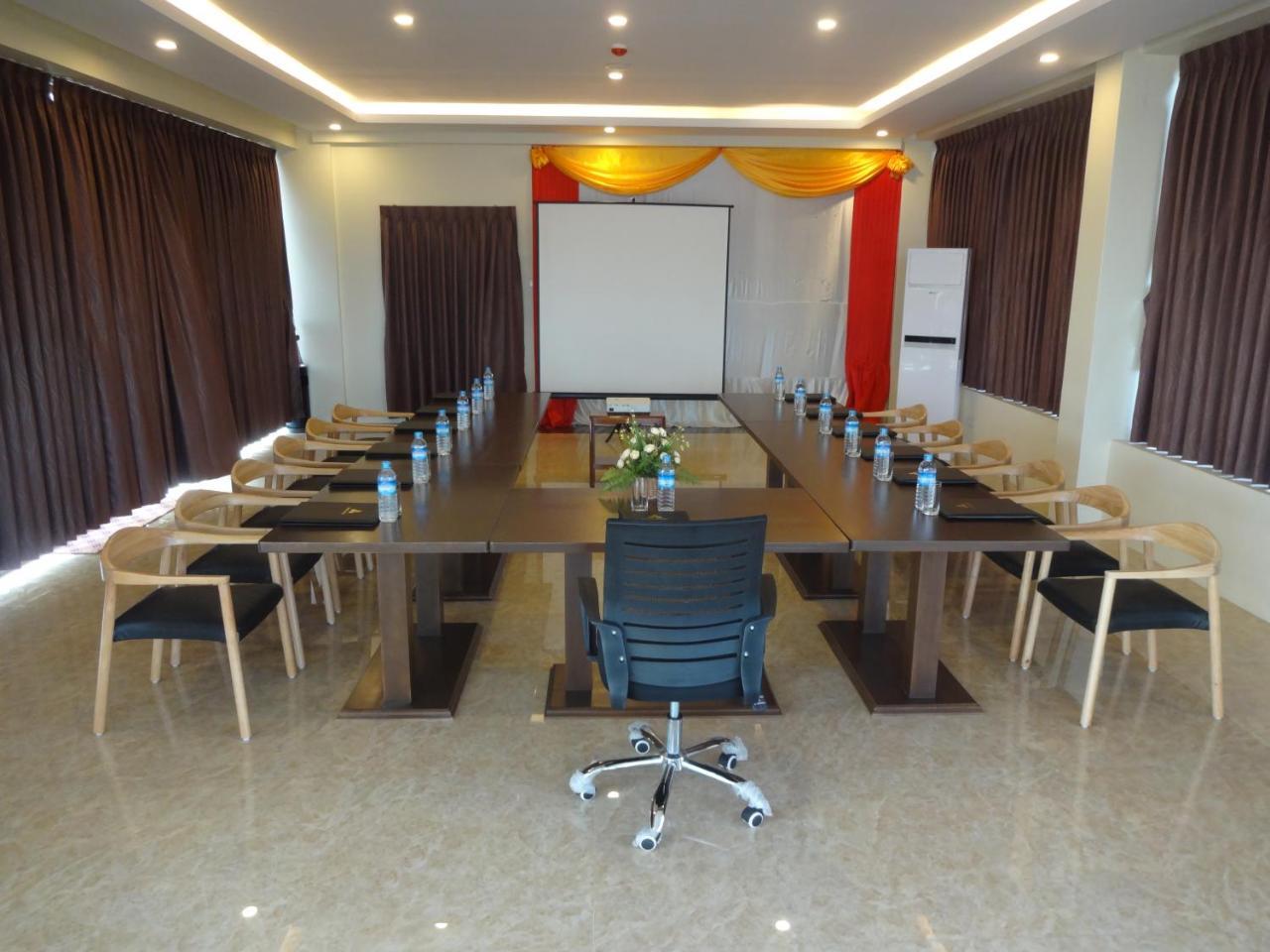 Virati Hotel Янгон Экстерьер фото